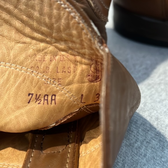 Used Brown Justin Cowboy boots Size 7 1/2 AA - Picture 7 of 7